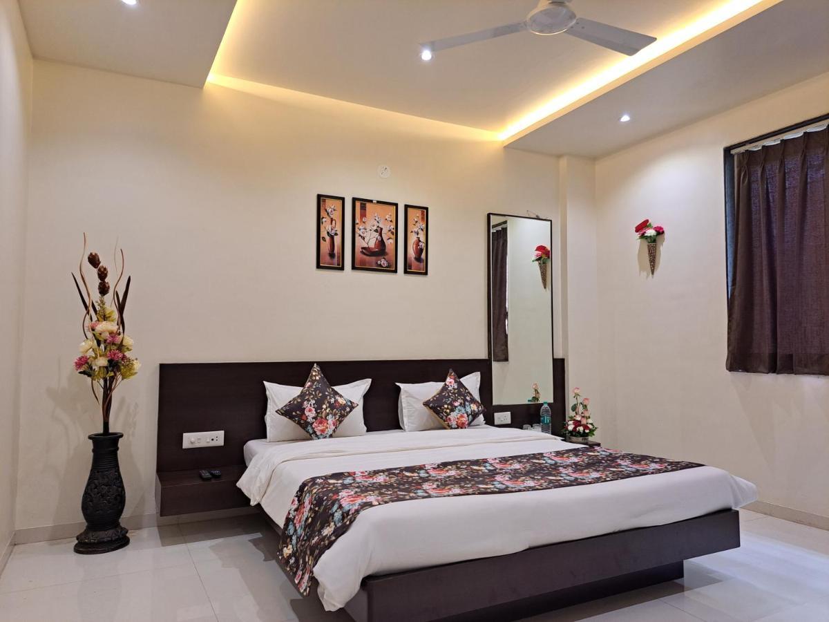 Bouquet Residency Hotel Nashik Exterior photo