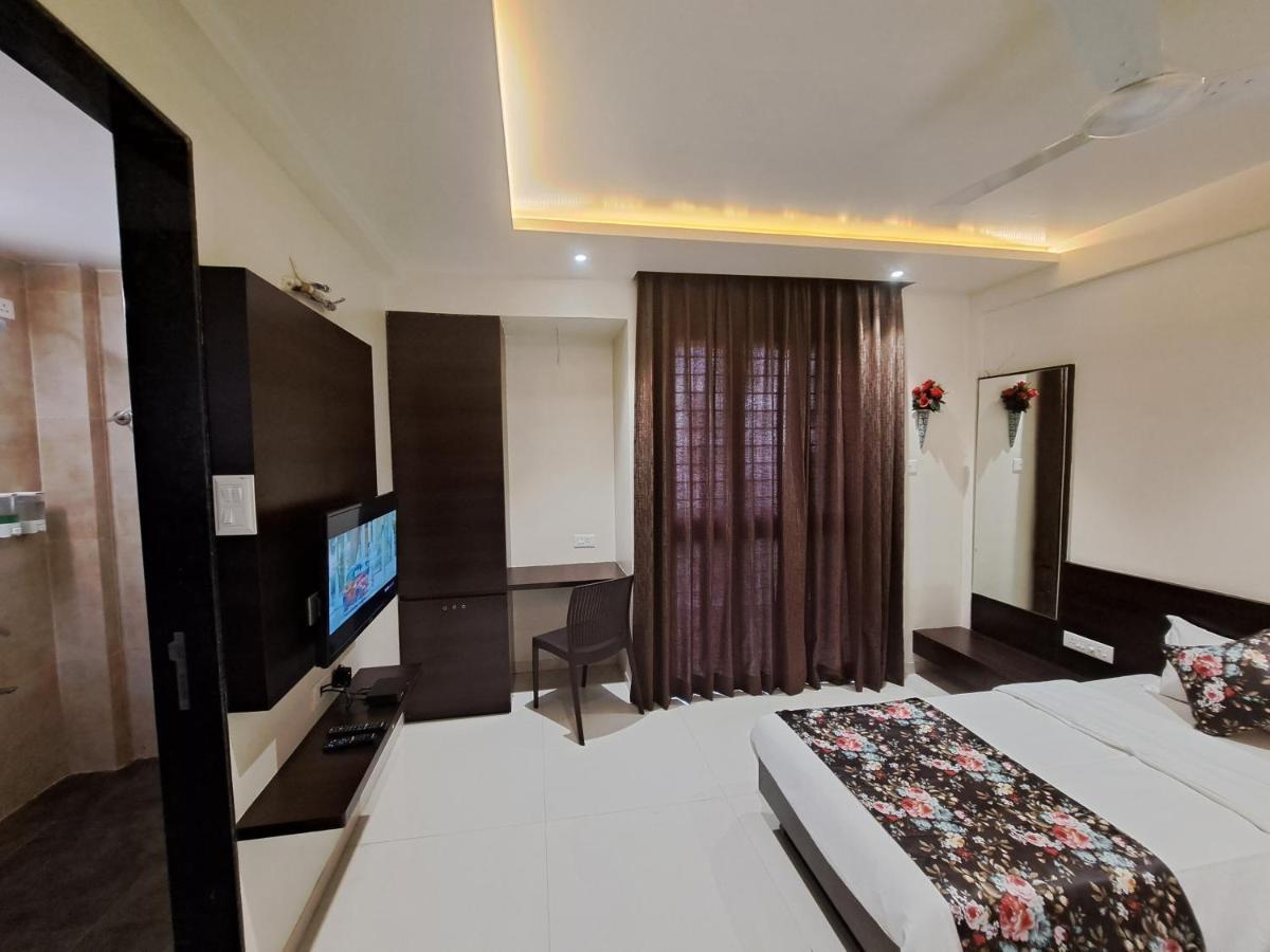 Bouquet Residency Hotel Nashik Exterior photo