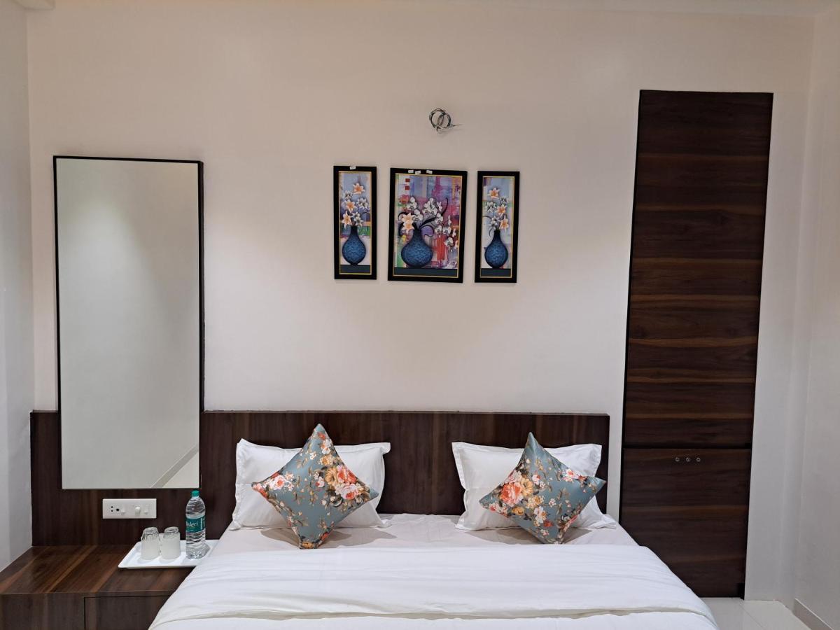 Bouquet Residency Hotel Nashik Exterior photo