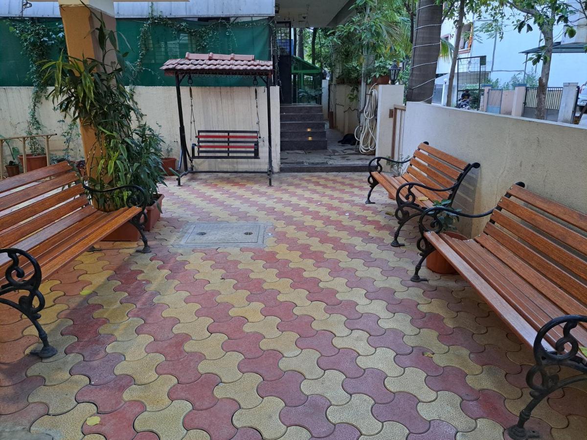 Bouquet Residency Hotel Nashik Exterior photo